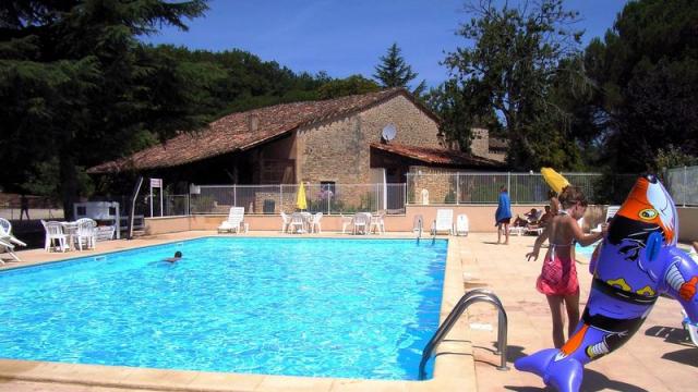 Gavaudun swimming pool