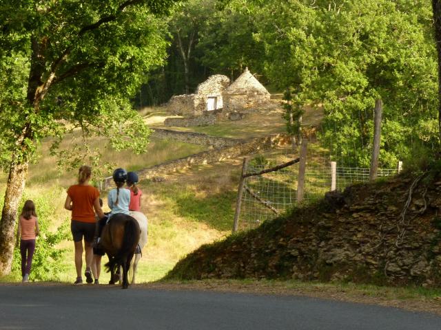 Pony trekking Dordogne