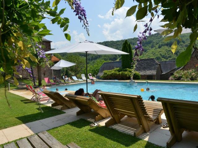 Swimming pool of the Duzou lodging village