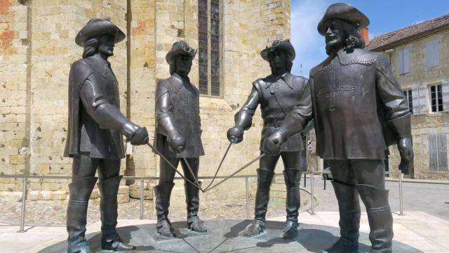 Statue of the Musketeers Condom