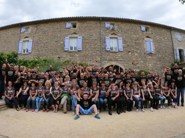 Groupe de motards pendant leur séjour au Village de gîtes La Clé des Champs