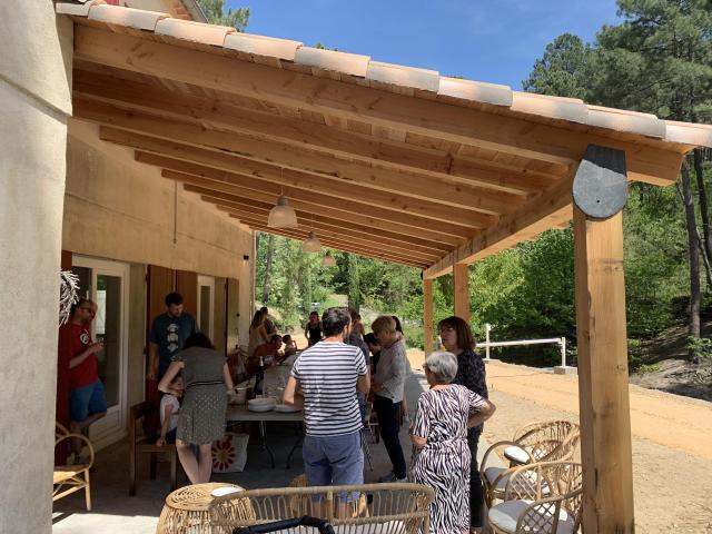 Journée ensoleilée lors d'une cousinade dans un village de gites en plein air