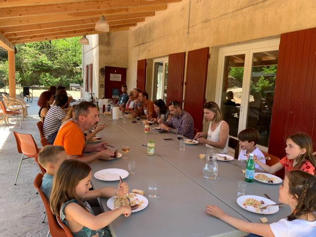 Journée de retrouvaille familiale en village de gites