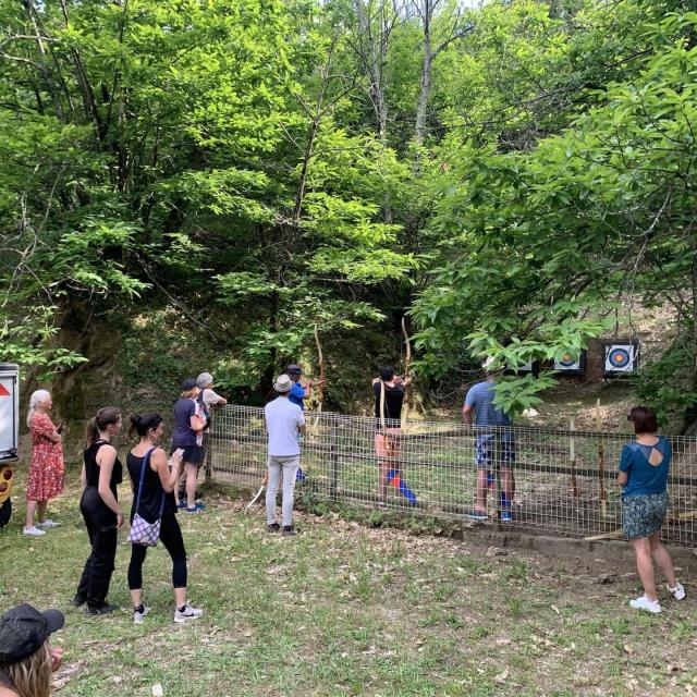 Tir à l'arc à l'ombre des châtaigniers en Cévennes