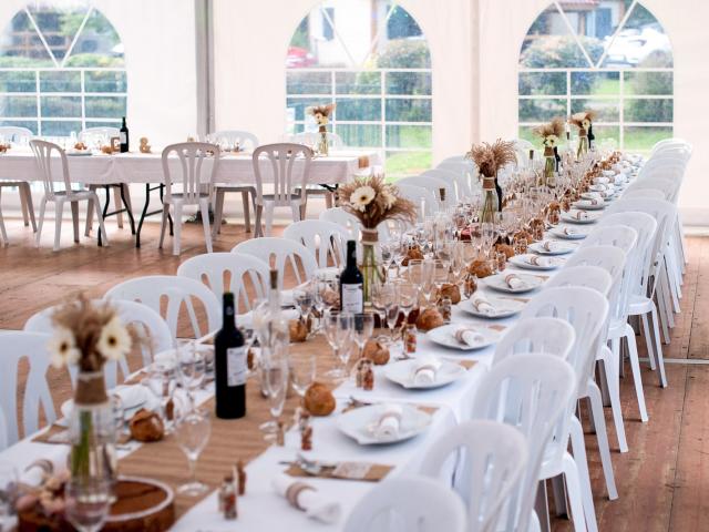 Table Mariage Chapiteau Avec Plancher 1