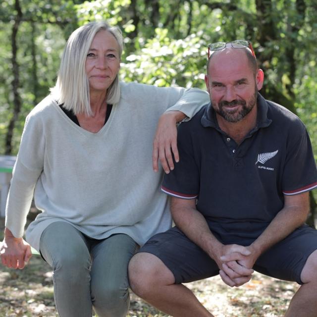 Photo de Muriel et Hubert qui vous accueille à La Truffiere dans le Périgord Noir avec la chaleur qui les caractérise.