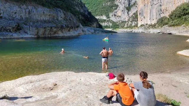 Ardeche Nature Gorges De Lardeche Riviere Baignade Famille Recadree C La Fontinelle Village De Gites