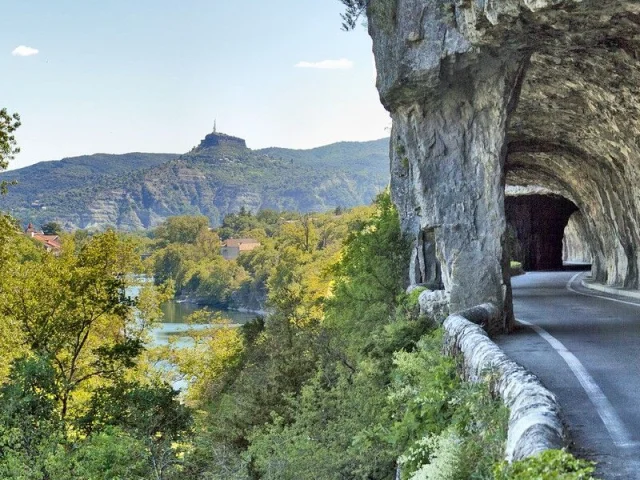 Ardeche Paysage Route Falaise Defile De Ruoms