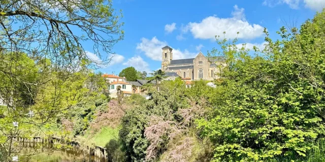 Vendee Paysage Village Riviere Recadree