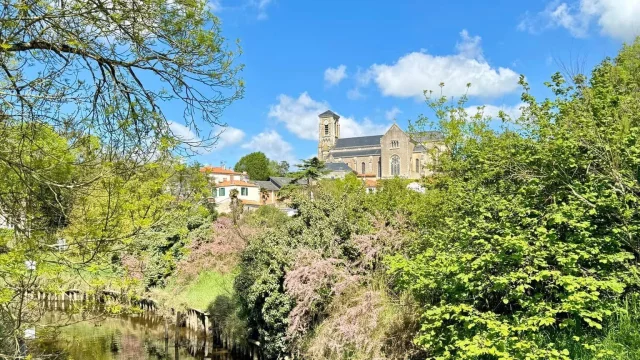 Vendee Paysage Village Riviere Recadree