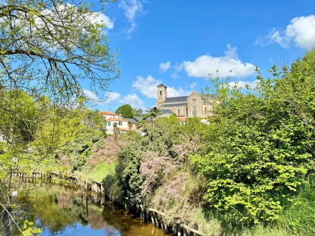 Vendee Paysage Village Riviere Recadree