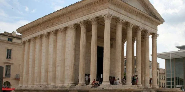 Location Gite Fevrier Vacances Hiver Visiter Nimes Maison Carree Sud Est France