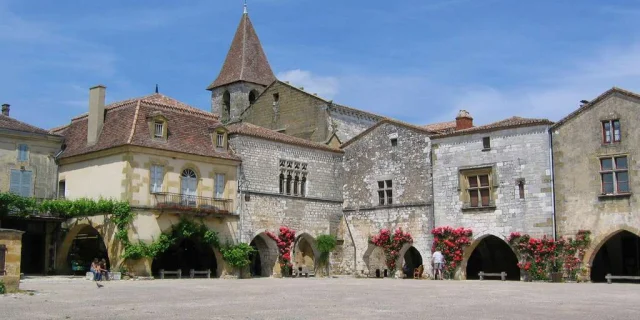 Location Gite Fevrier Vacances Hiver Visiter Village Monpazier Bastide Cdt Dordogne