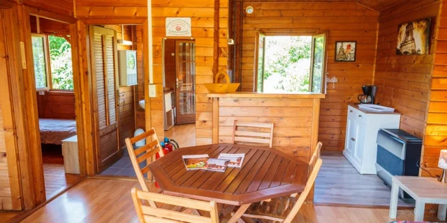 Location Gite Vacances Noel Hebergement Chalet Interieur Fiolles Tarn