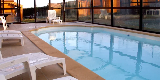 Location Gite Vacances Noel Loisir Piscine Chauffee Couverte Detente Cantal Famille