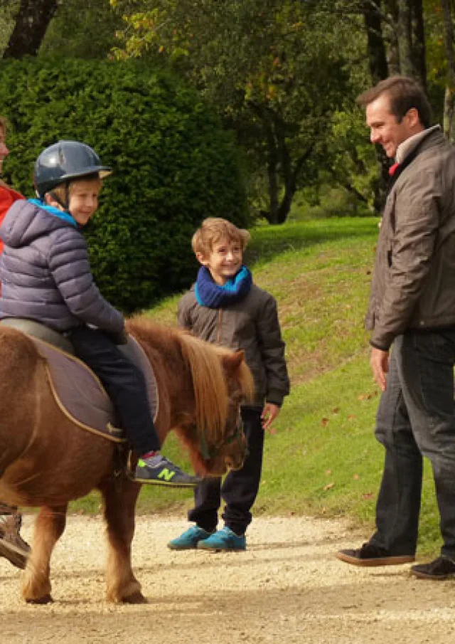 Location Gite Vacances Noel Loisirs Enfants Exterieur Balades Poney Dordogne