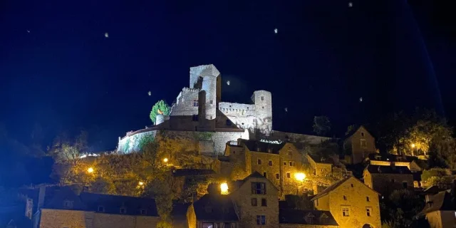 Location Gite Vacances Noel Tourisme Nocturne Visite Chateau Aveyron