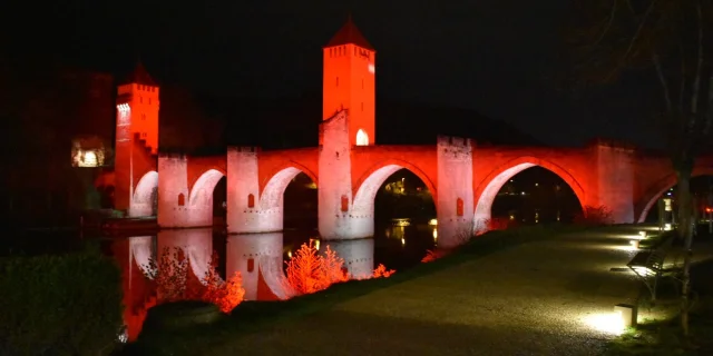 Location Gite Vacances Noel Tourisme Visite Nocturne Lot Cahors Illuminations Noel Pont Valentre