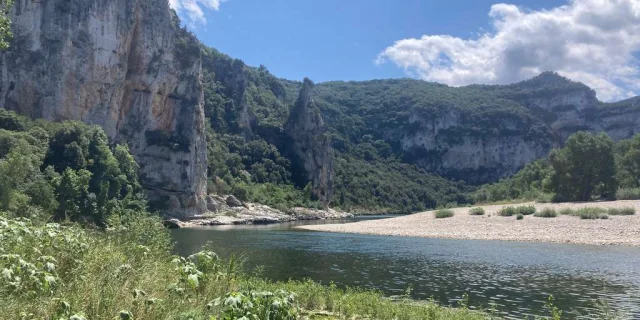 Location Gites Vacances Ardeche Ardeche Sud Vallon Pont Arc Chames Paysage Riviere Pique Nique Kayak 24