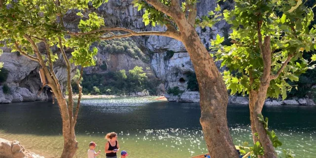 Location Gites Vacances Ardeche Ardeche Sud Vallon Pont D Arc Paysage Riviere Plage 11