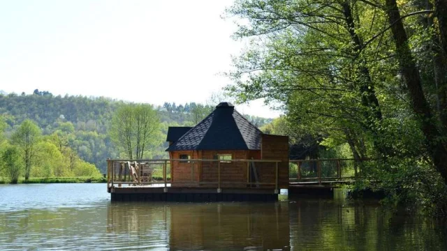 Gite Atypique Location Insolite Cabane Flottante 21 Aveyron