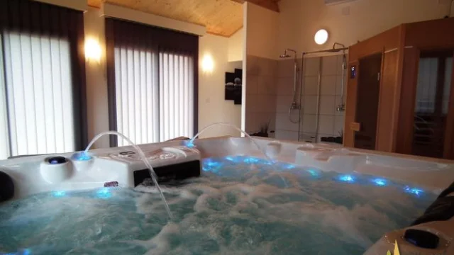 Gite Atypique Location Insolite Spa Jacuzzi Privatif 22