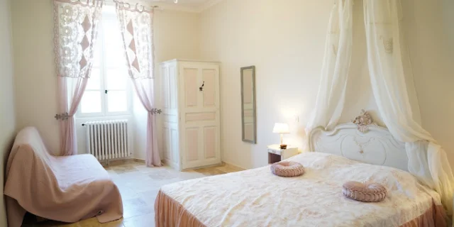 Location Gite Atypique Chambre Hotes Chateau 02